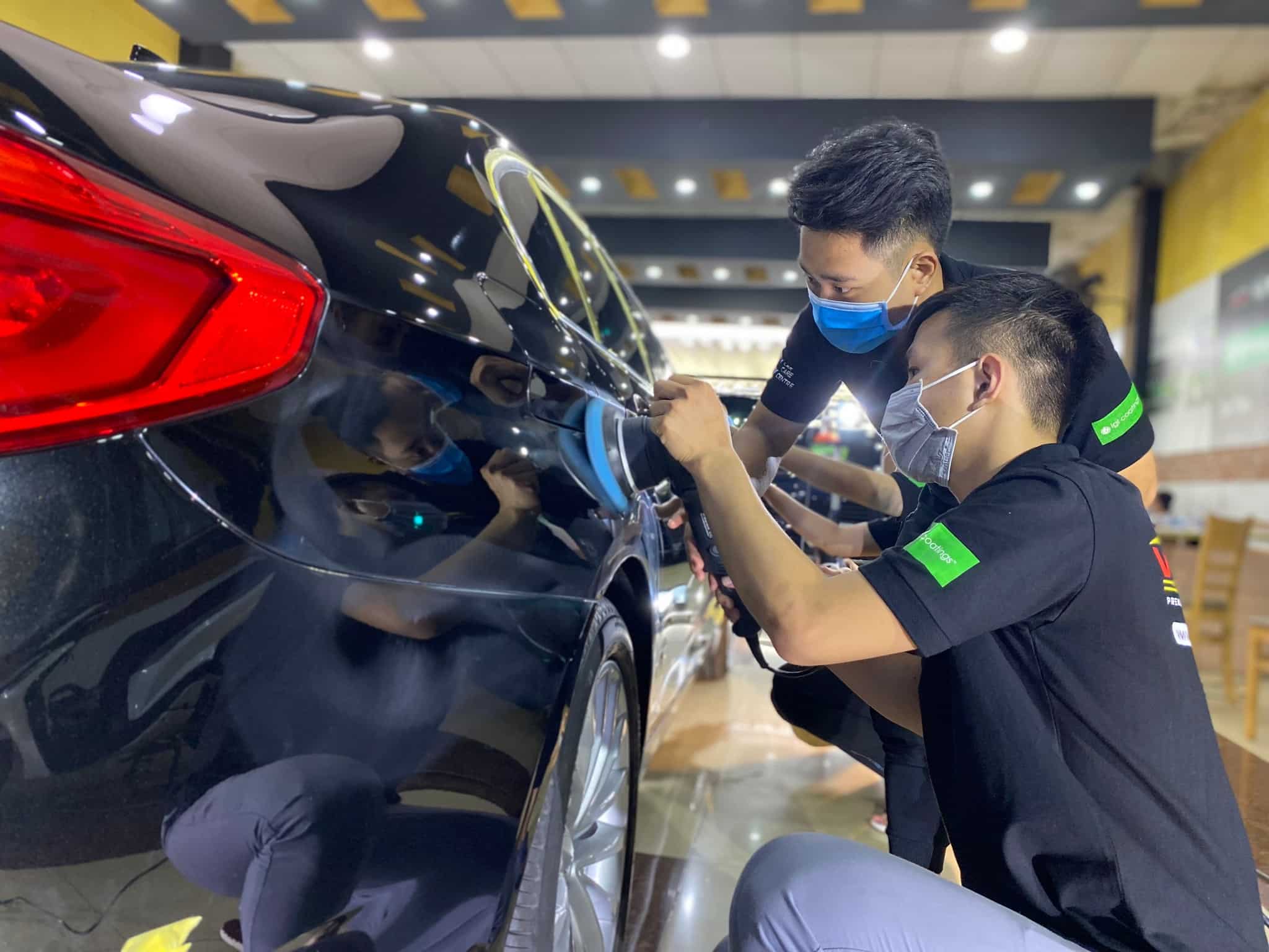 Đánh bóng và hiệu chỉnh sơn được định nghĩa khác nhau nhưng lại có ý nghĩa bổ trợ nhau. Chúng là hai mặt của đồng tiền.
