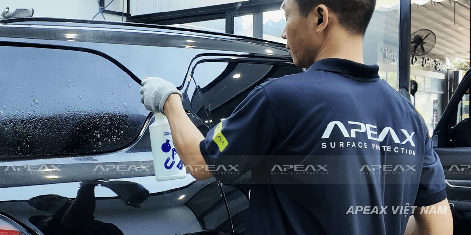 Phim cách nhiệt không nên dán bên ngoài xe ô tô.