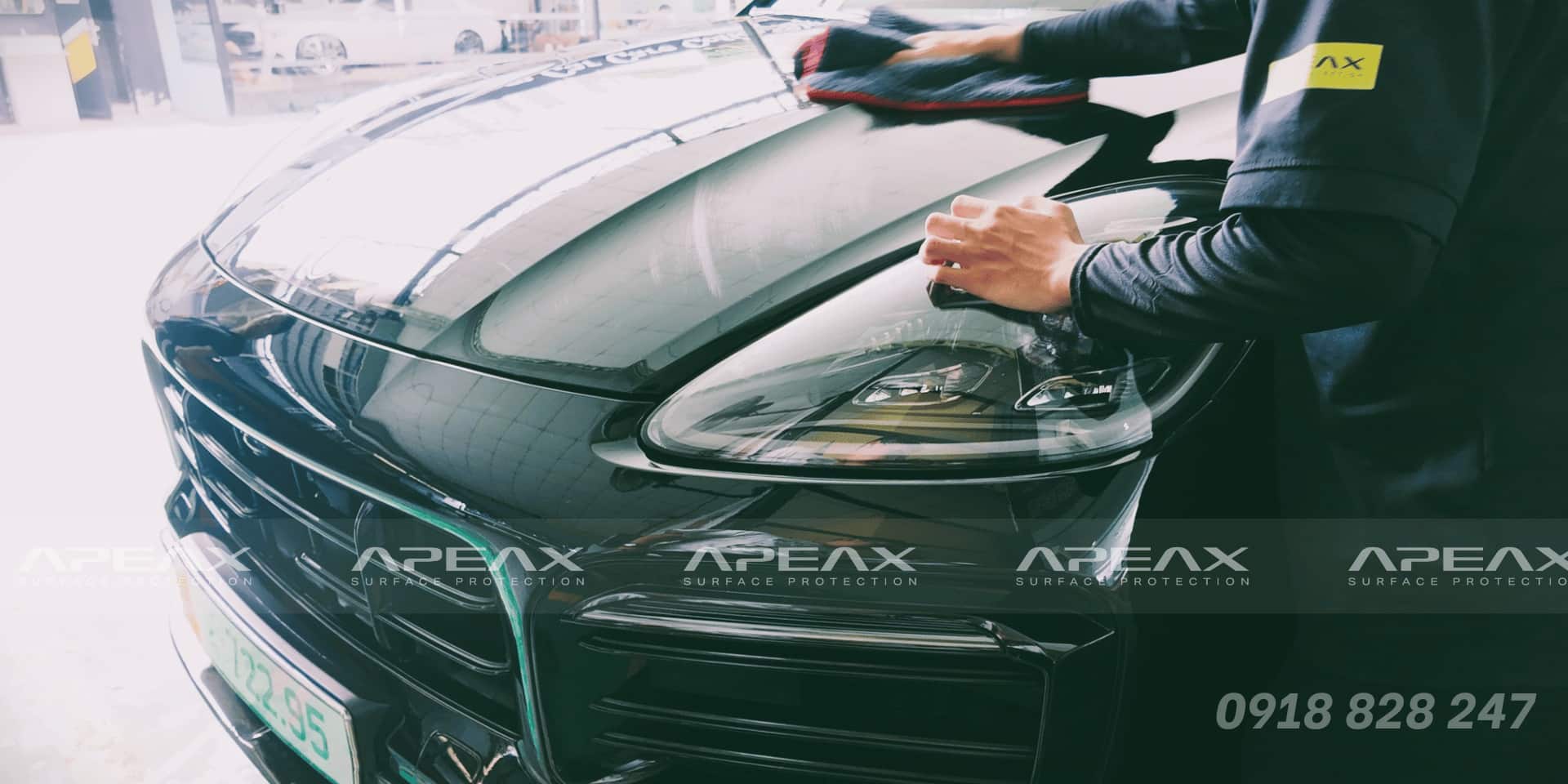 Rửa sạch xe và tẩy ố các chất bẩn bên ngoài trước khi dán PPF.